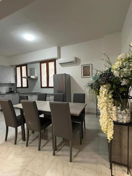 Apartamento Bilocale Confortevole A Due Passi Dalla Stazione