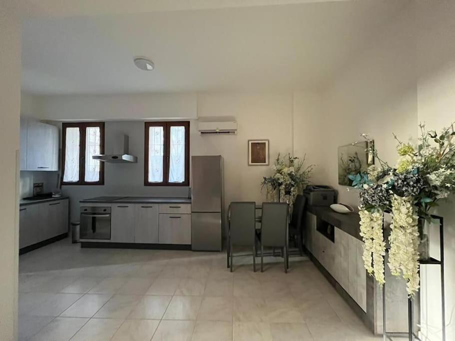 Bilocale Confortevole A Due Passi Dalla Stazione Apartamento Florencia